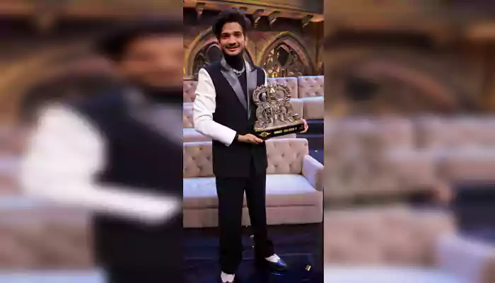 Munawar pips Abhishek, lifts 'BB17' trophy, goes home with car, Rs 50 lakh richer